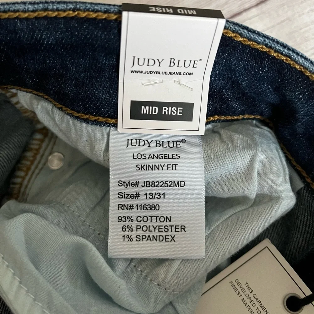 Judy Blue mid rise Skinny fit NWT jeans sz 13/31
